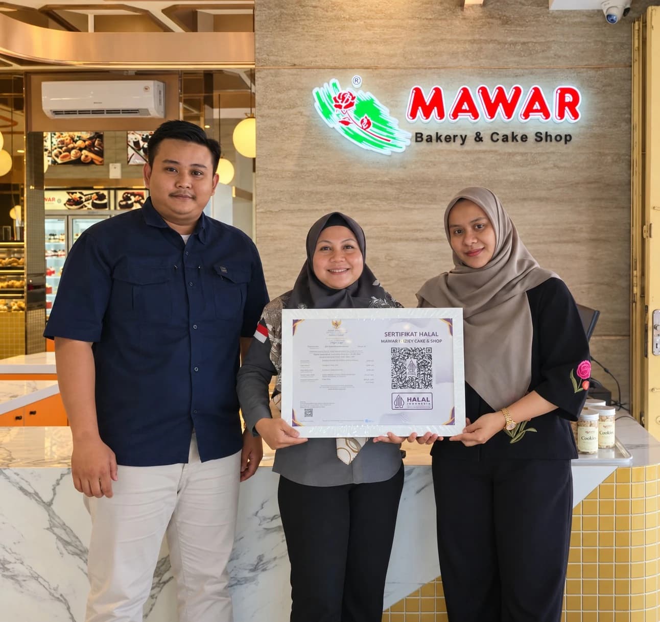 Penyerahan sertifikat halal untuk klien MAWAR Bakery & Cake Shop